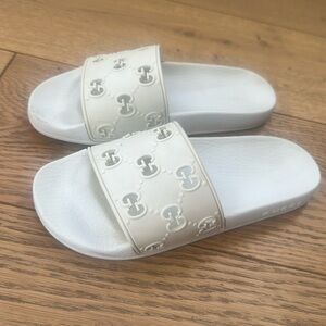 White Gucci slides 7.5 rubber